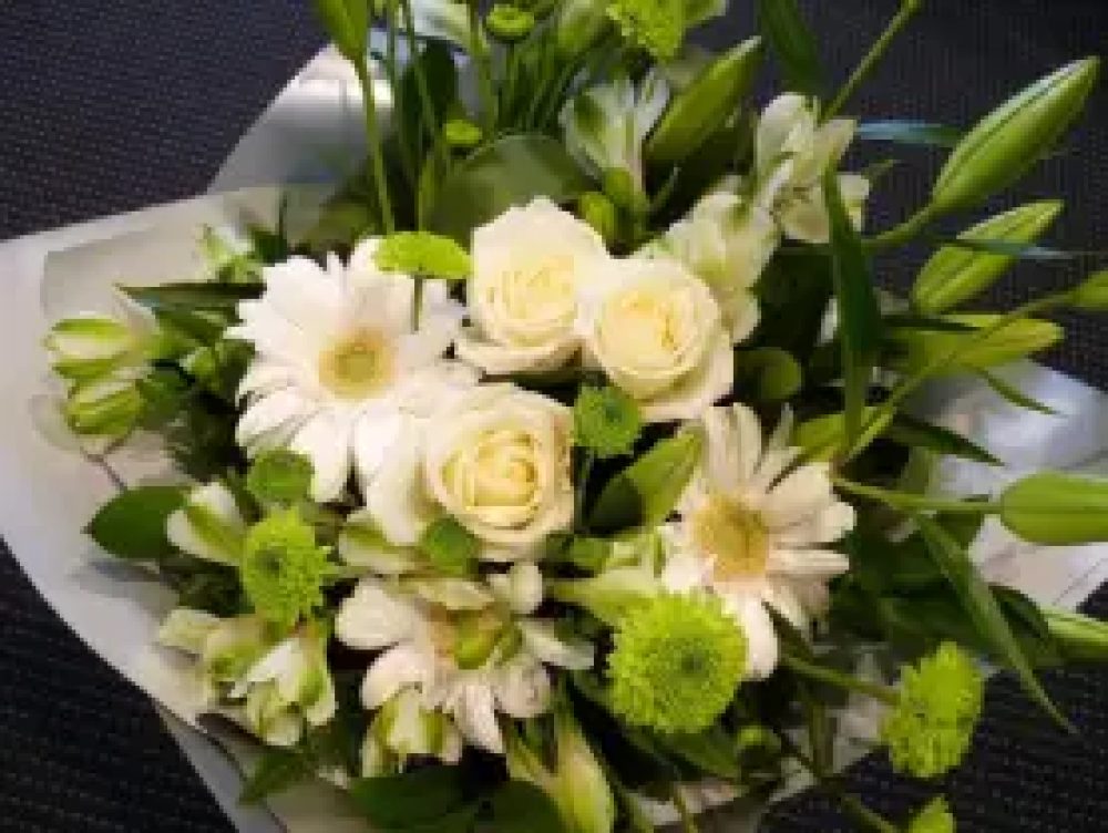 Cameo Cream Bouquet