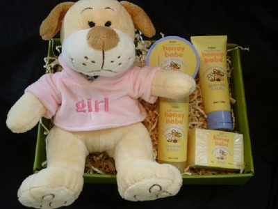 Snuggles Girl - Snuggles Dog Soft Toy, All Honey Babe Prouducts with Manuka Honey, 95g Soap, 100g Barrier Cream, 100ml shampoo Wash, 80ml Moisture Cream